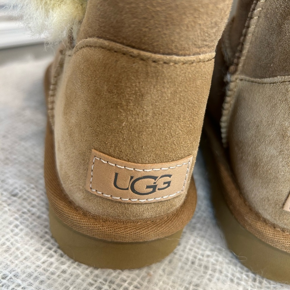Ugg Bailey Button 2 - image 7